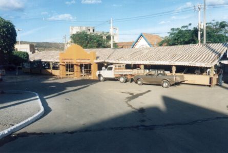 Levando bebida p/ o leil�o de gado